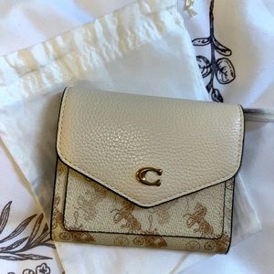 Coach Wyn Small Wallet
